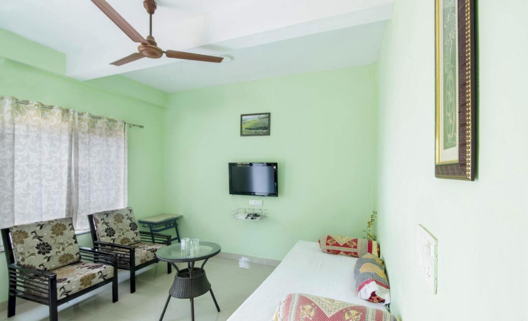 Green Living Villa Ground Floor | Blackout curtains, soundproofing, iron/ironing board, free WiFi