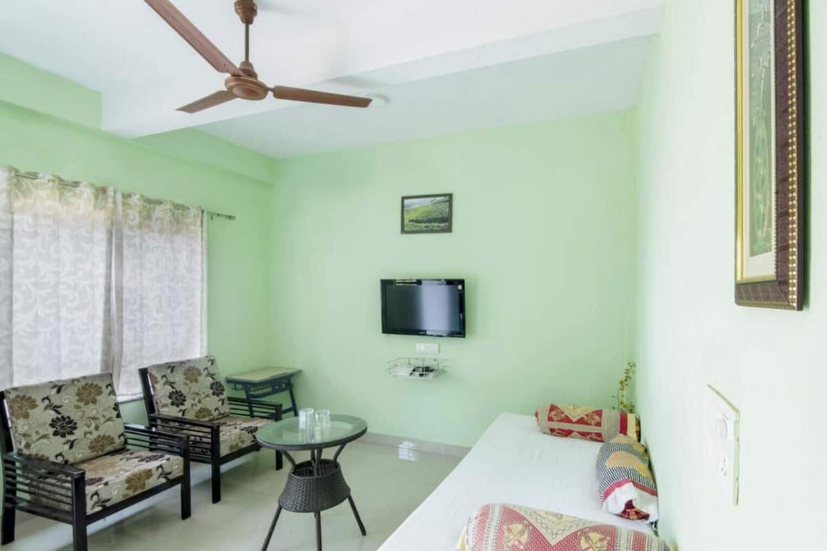Green Living Villa Ground Floor | Blackout curtains, soundproofing, iron/ironing board, free WiFi