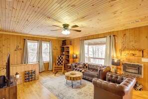 Televisie, een dvd-speler en boeken