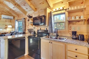 Kühlschrank, Mikrowelle, Herdplatte, Geschirrspüler