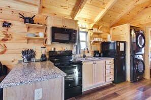 Kühlschrank, Mikrowelle, Herdplatte, Geschirrspüler