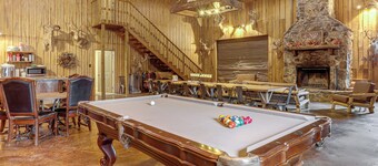 4,800-Sq-Ft Cabin w/ Creek Access in Caulfield