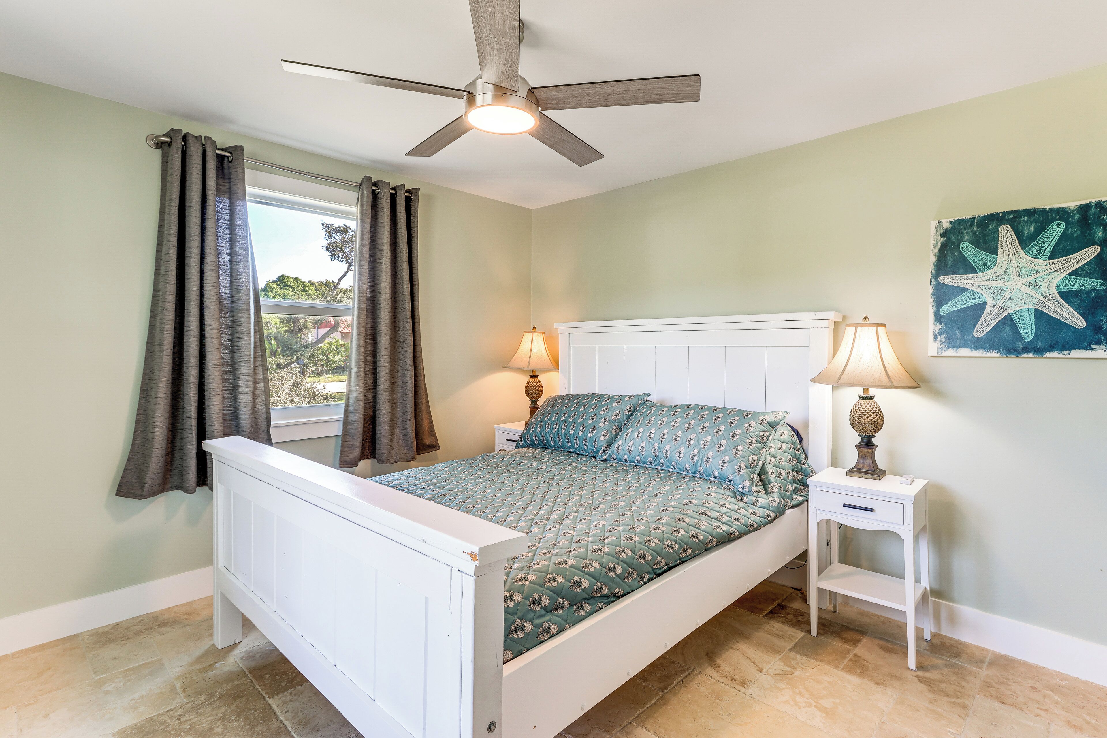 Strykjärn/strykbräda, internet och sängkläder