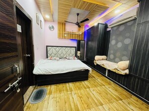 Room - Amrit Residency (Vrindavan)