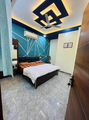 Room - Amrit Residency (Vrindavan)