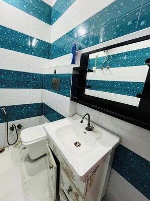 Free toiletries, towels, soap, shampoo - Amrit Residency (Vrindavan)