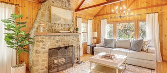 Trails, Wine & Events! Cuyahoga Falls Retreat