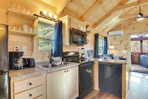 Kühlschrank, Mikrowelle, Herdplatte, Geschirrspüler