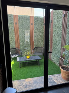 المنشأة من الداخل