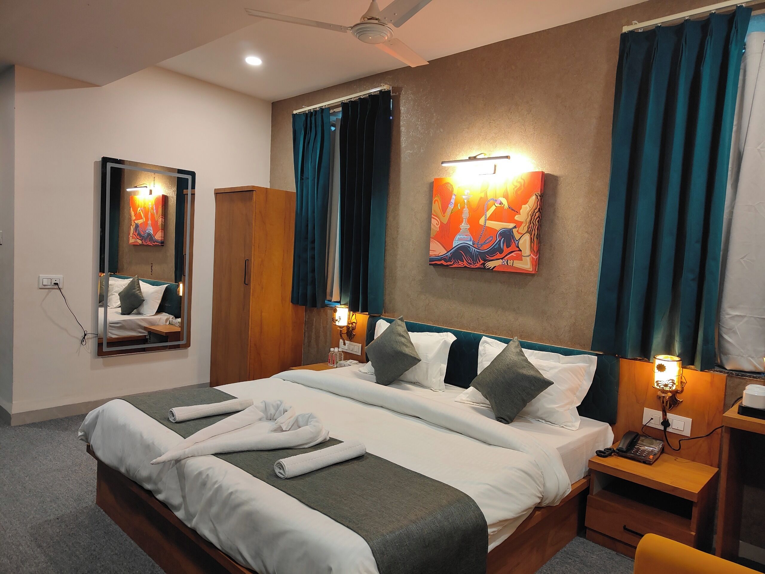 Quarto standard, vista para a cidade | Escrivaninha, Wi-Fi de cortesia