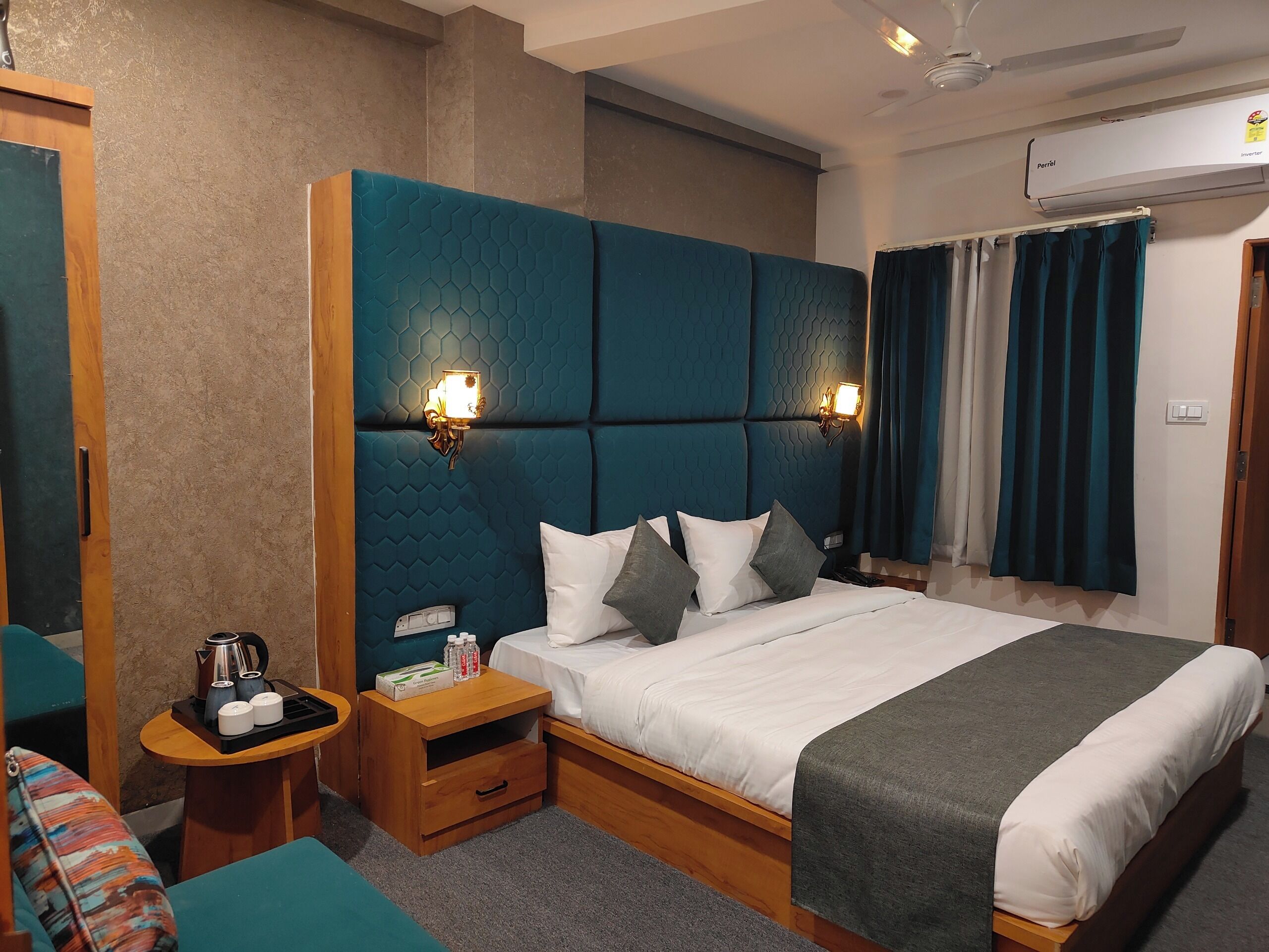 مكتب وواي فاي مجانًا