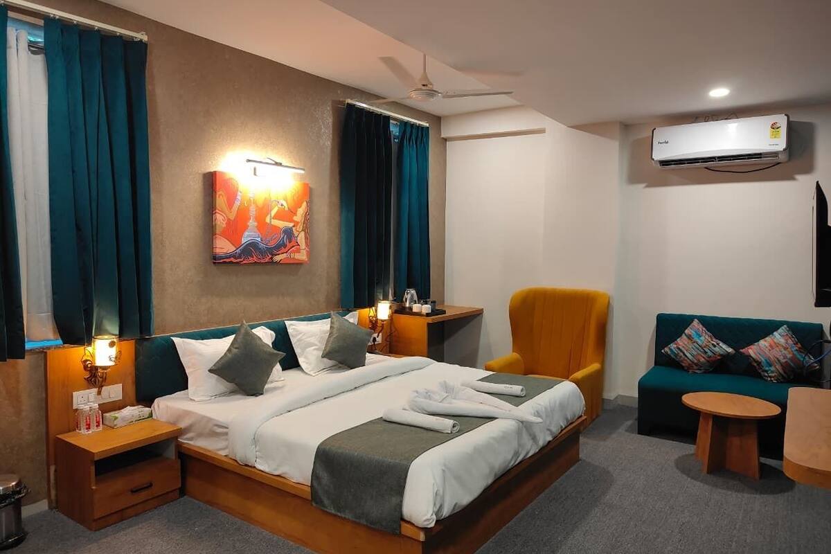 Luxury-Zimmer, Stadtblick | Schreibtisch, kostenloses WLAN, Bettwäsche