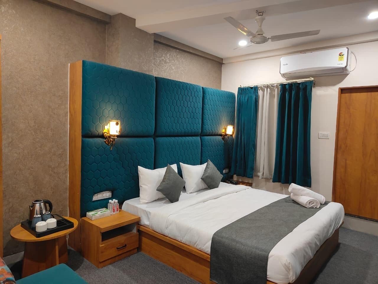 Executive Room, City View | Desk, free WiFi