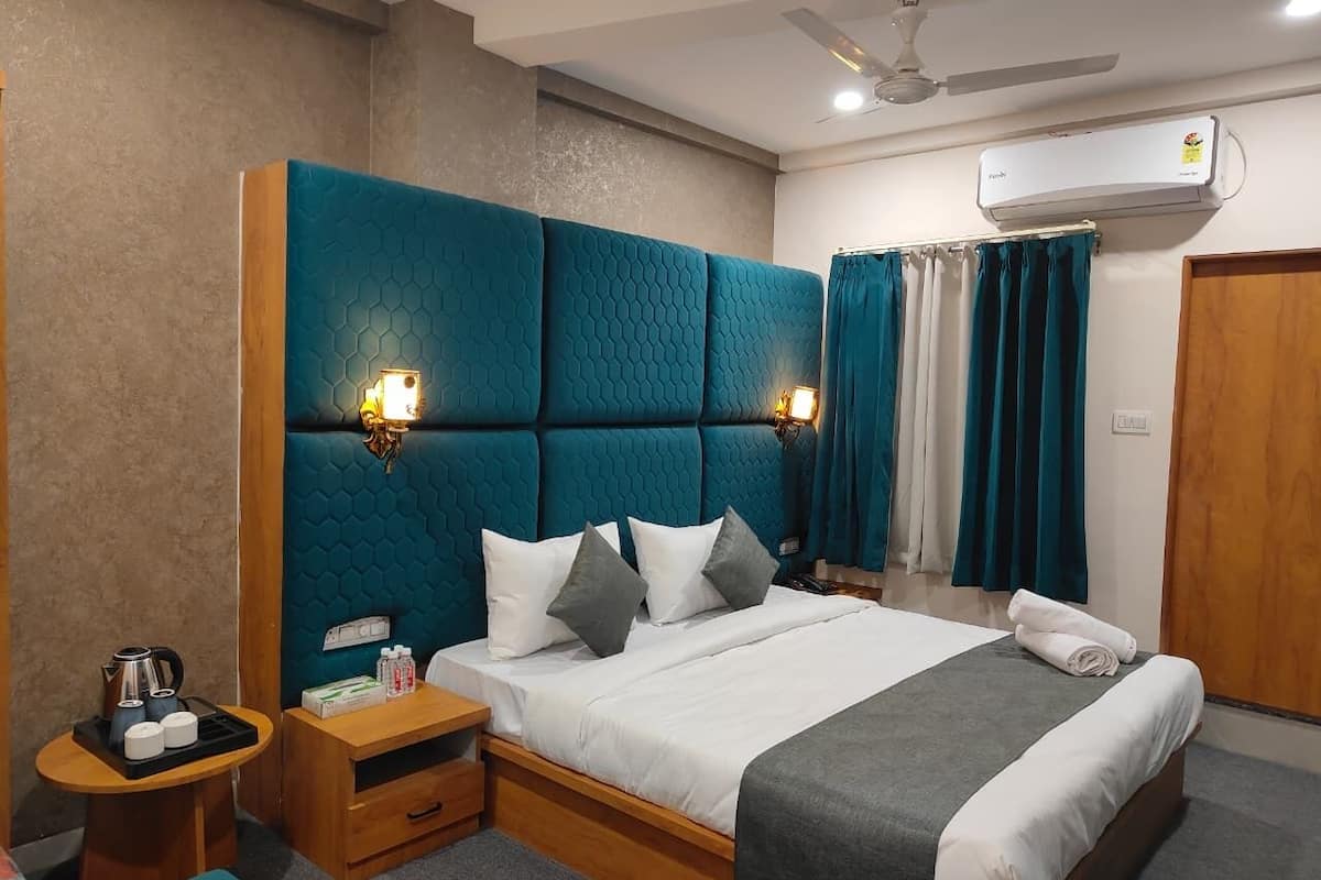 Executive Room, City View | Desk, free WiFi, bed sheets