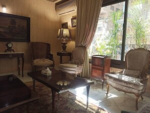 Interior - Welcoming 3-bedroom apartment with AC in vibrant Cairo Governorate (Cairo Governorate)