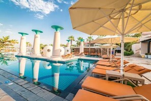 Pool - 1BR Apartment | Anantara Palm | Private Beach (Dubai)