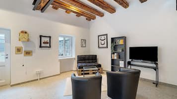 Fernseher, Kamin