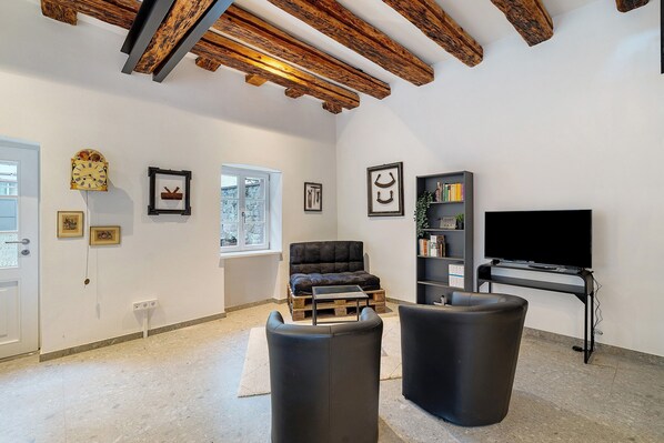 Televisión, chimenea