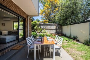 Outdoor dining - Fresh, Modern Escape, Minutes to the Beach (Ocean Grove)