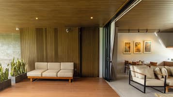 Vila Deluks | Ruang keluarga | Smart TV 32-inci dengan saluran TV digital