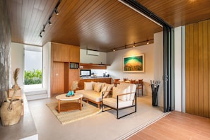 Comfort Villa | Living room | 32-inch Smart TV with digital channels - Nava Tamora by Betterplace (Canggu)