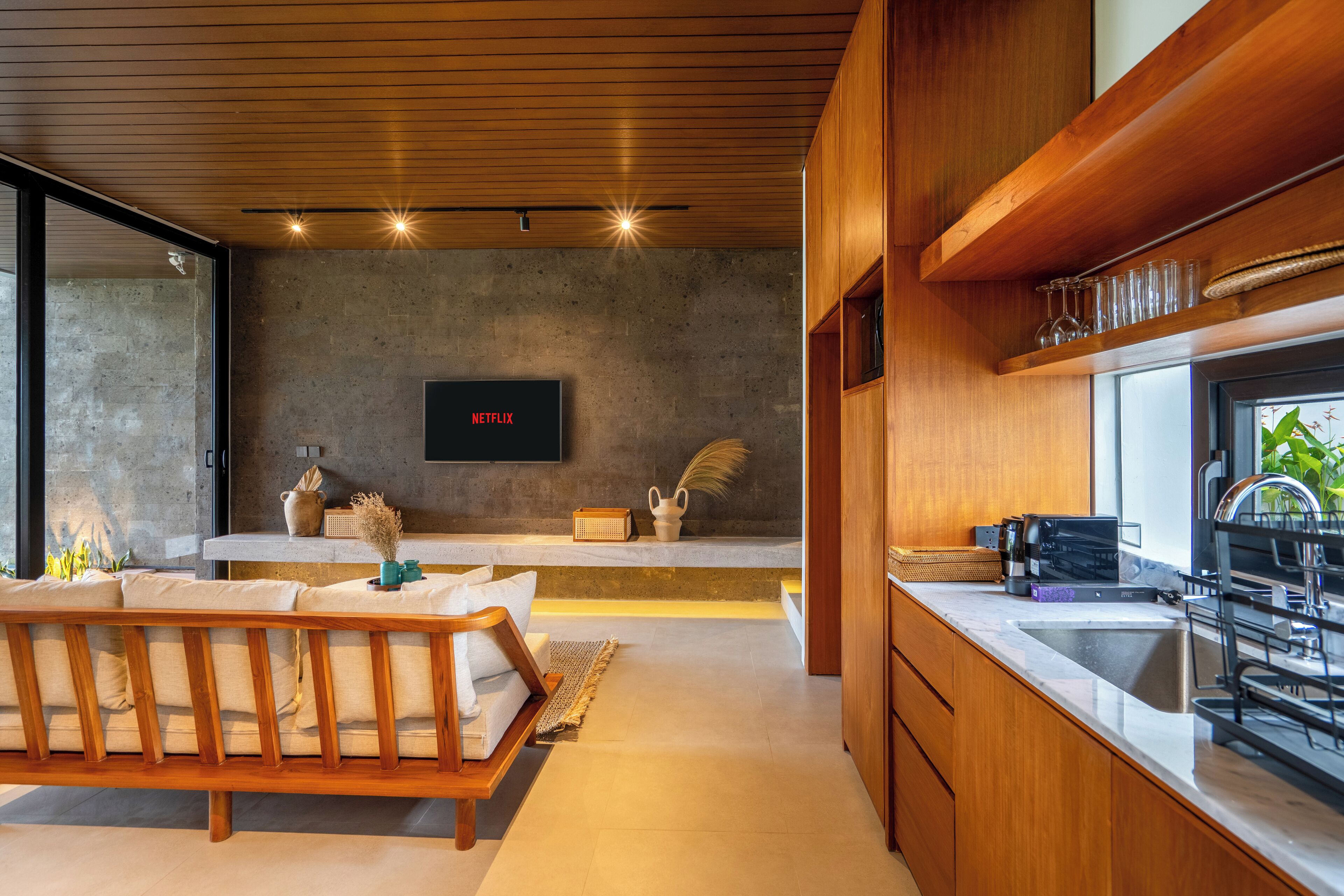 Vila Comfort | Dapur pribadi | Mesin pembuat kopi/teh, ketel listrik, dan meja makan