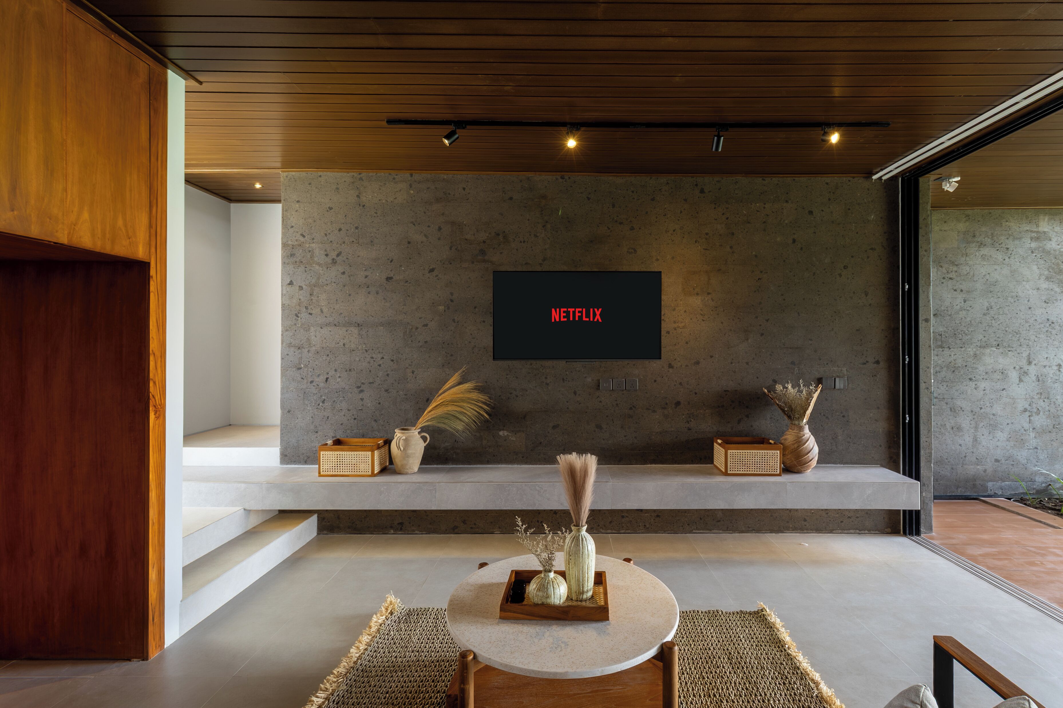 Design Villa | Living room | 32-inch Smart TV with digital channels