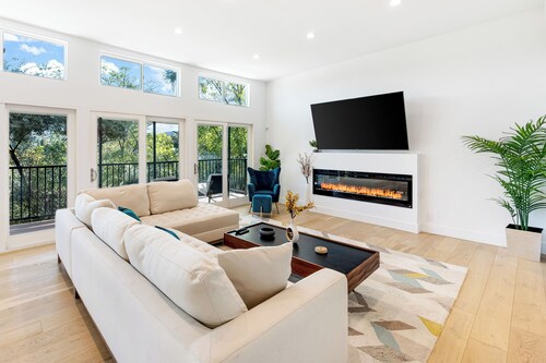 LA Hillside Home with Canyon Views, Deck, BBQ & Game Room Fun | Marmol Vista