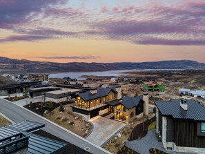 Exterior - 2 Min to Jordanelle Gondola • Hot Tub • Spa Suite • Movie Room & Mountain Views (Deer Valley)