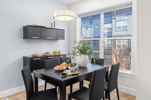 Dining - Rooftop Deck w/ Hot Tub | Near Dining & Ski Slopes | The Lookout by AvantStay (Park City)