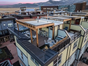 Outdoor dining - Rooftop Deck w/ Hot Tub | Near Dining & Ski Slopes | The Lookout by AvantStay (Park City)