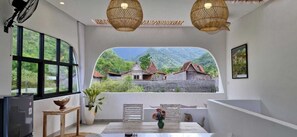 Biệt thự có tầm nhìn toàn cảnh, 1 phòng ngủ, bếp, quang cảnh núi | Khu phòng khách