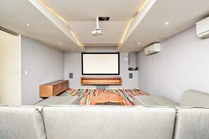 Interior - 2BR condo w/ pools, gym & balcony, steps to beach (Playa del Carmen)