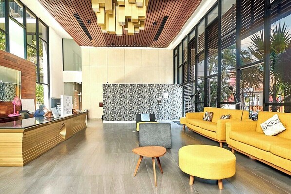 Lobby - 2BR condo w/ pools, gym & balcony, steps to beach (Playa del Carmen)