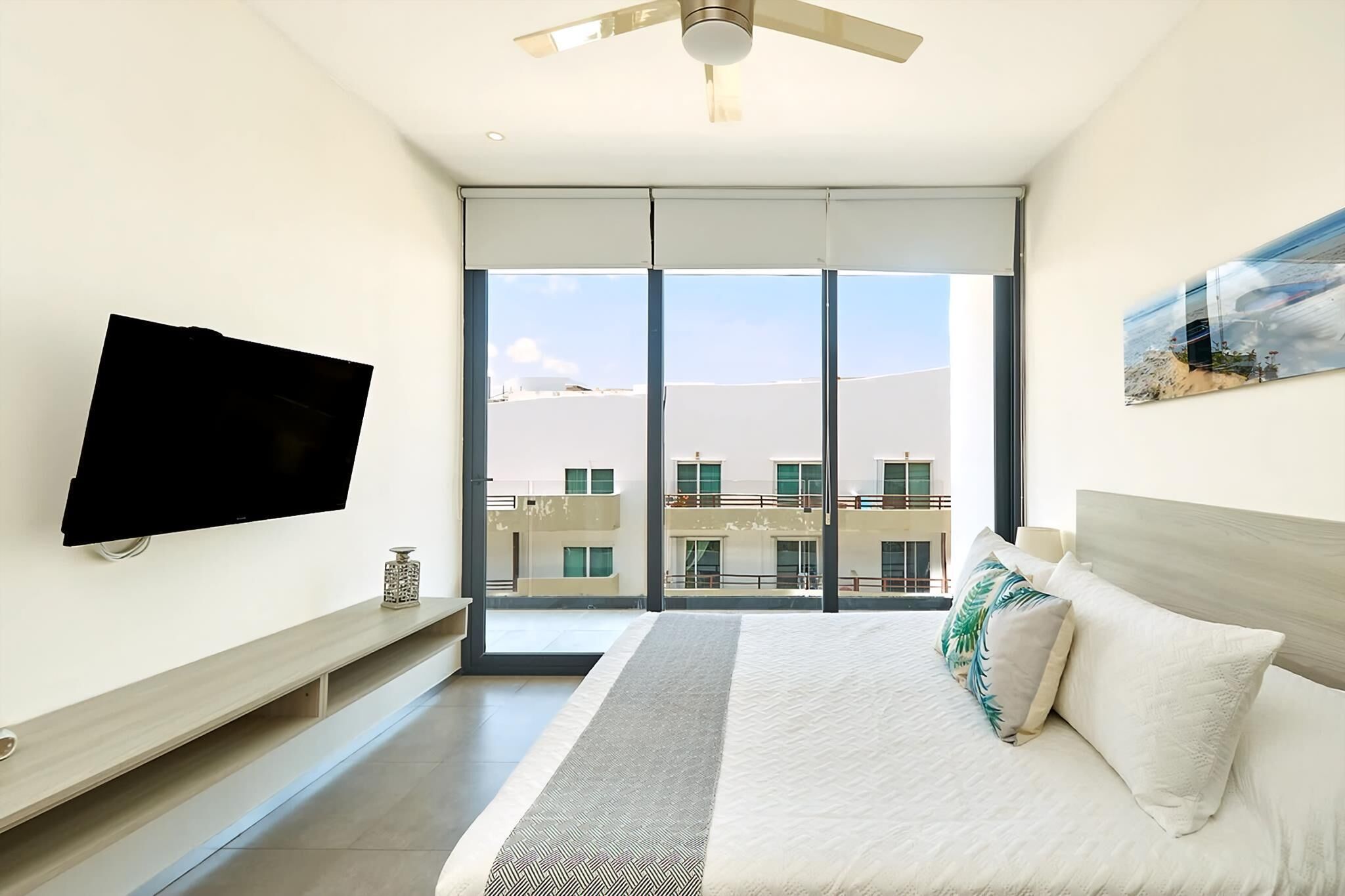 2 bedrooms, in-room safe, desk, iron/ironing board