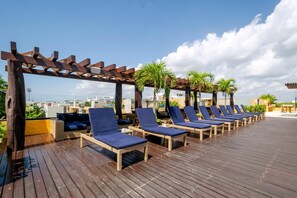 Terrace/patio - Peaceful Retreat, Rooftop Pool, Gym, Garden Lounge (Playa del Carmen)