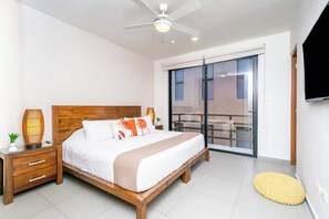 2 quartos, cofres nos quartos, escrivaninha