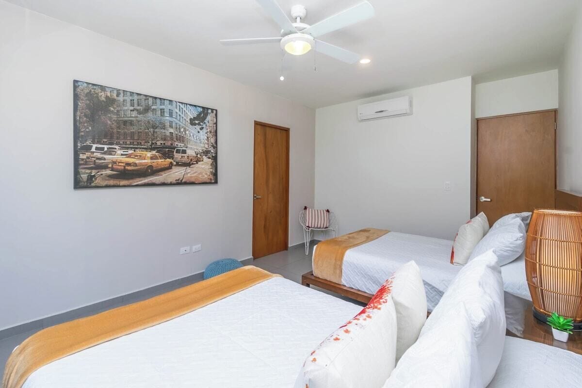 2 bedrooms, in-room safe, desk, iron/ironing board