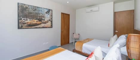 2 bedrooms, in-room safe, desk, iron/ironing board