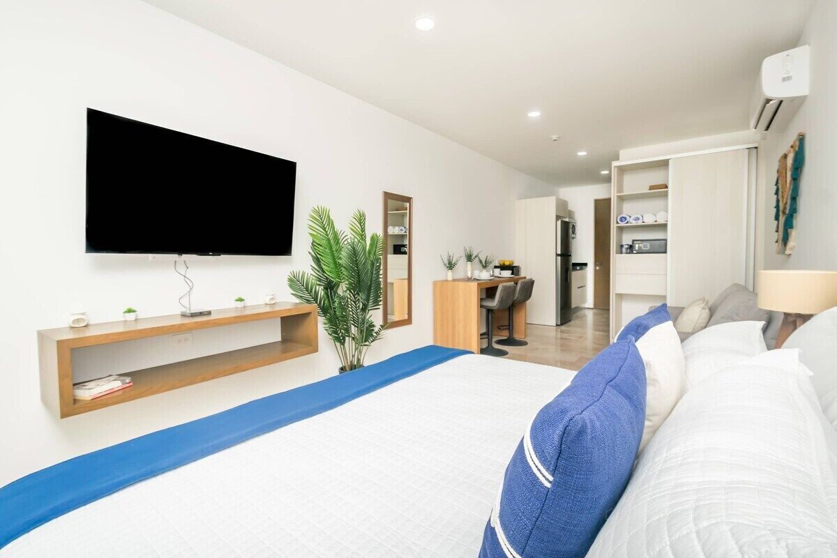 1 Schlafzimmer, Zimmersafe, Schreibtisch, Bügeleisen/Bügelbrett