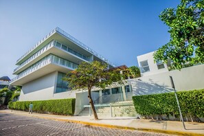 Exterior - Steps to Beach | Pools | Gym | Walk to 5th Avenue (Playa del Carmen)