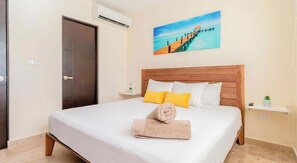 1 chambre, bureau, fer et planche à repasser, accès au Wi-Fi (inclus)