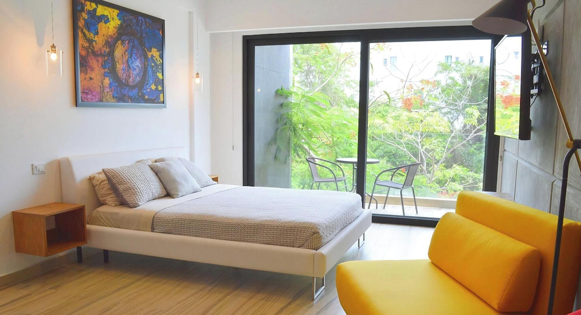 1 quarto, cofres nos quartos, escrivaninha