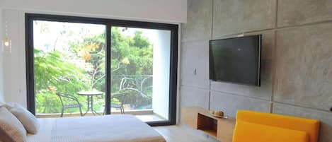 In-room safe, desk, iron/ironing board, free WiFi