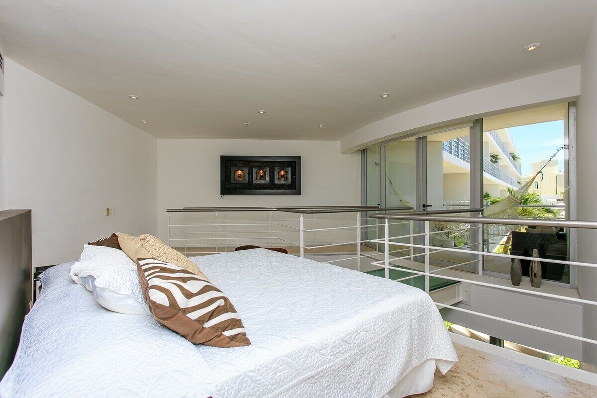 1 chambre, coffre-fort, bureau, fer et planche à repasser