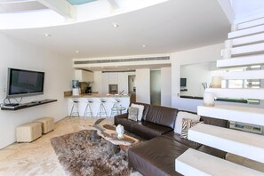 Smart TV - Exclusive Terrace, Pools, Relax in Tropical Oasis (Playa del Carmen)