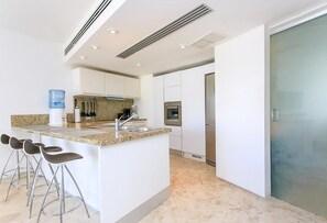 Fridge, microwave, oven, stovetop - Exclusive Terrace, Pools, Relax in Tropical Oasis (Playa del Carmen)
