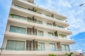 Unclassified image, 2 of 25, button - Ocean-view studio w/ gym, pool & balcony (Playa del Carmen)