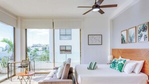 1 Schlafzimmer, Zimmersafe, Schreibtisch, Bügeleisen/Bügelbrett
