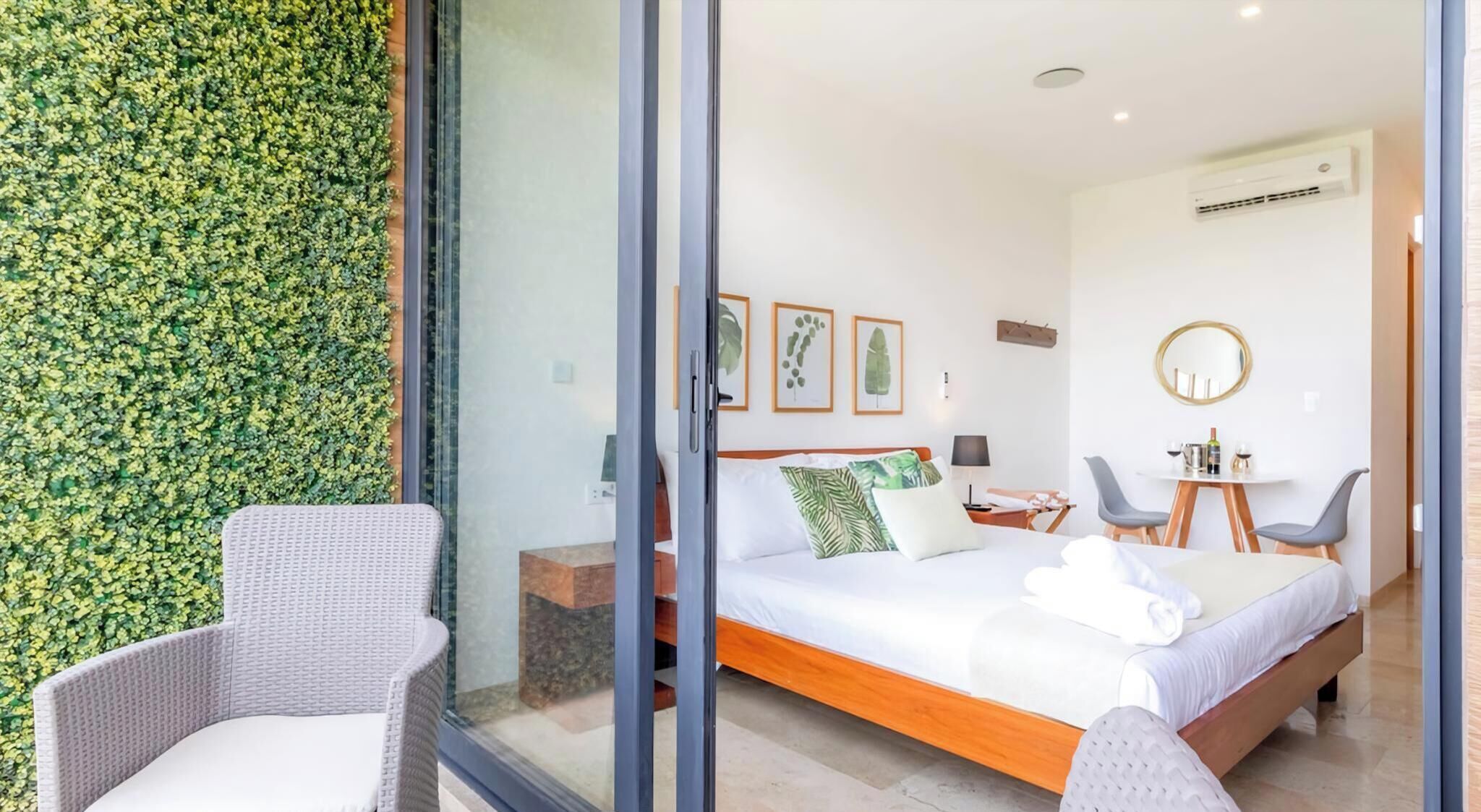2 habitaciones, escritorio, tabla de planchar con plancha y wifi gratis 